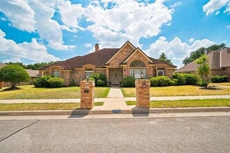 Building Photo - 1712 Hampton Ct