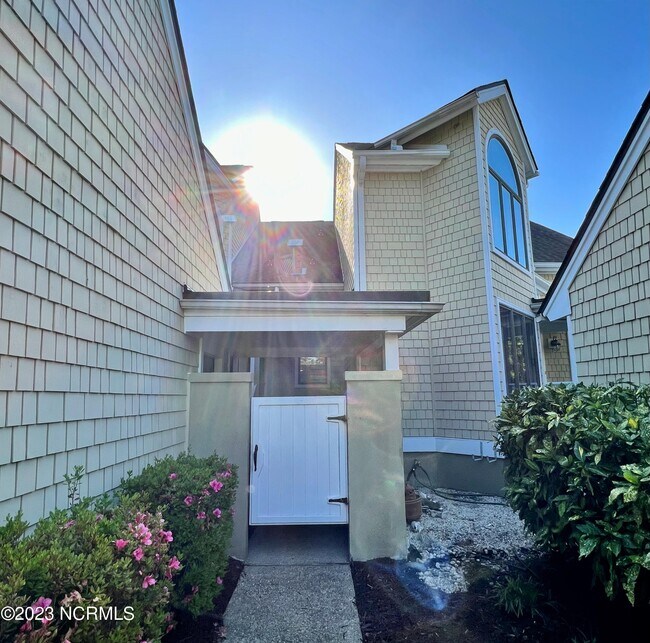 Building Photo - 5304 Villa Ct