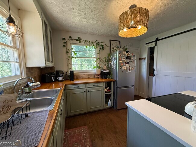 Building Photo - 199 Mimosa Dr