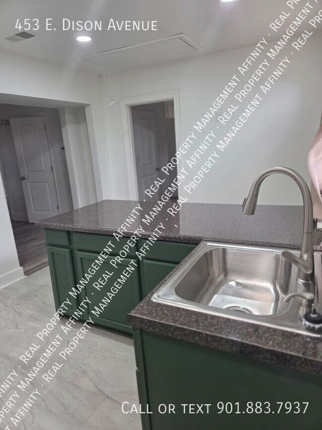 Foto del edificio - 453 E Dison Ave