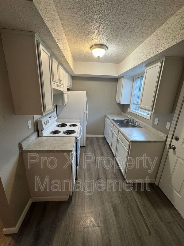 Building Photo - 4115 S Glenn Ave