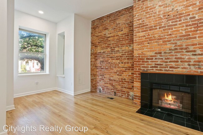Foto del edificio - 2 br, 2.5 bath House - 1615 13th St. NW #A