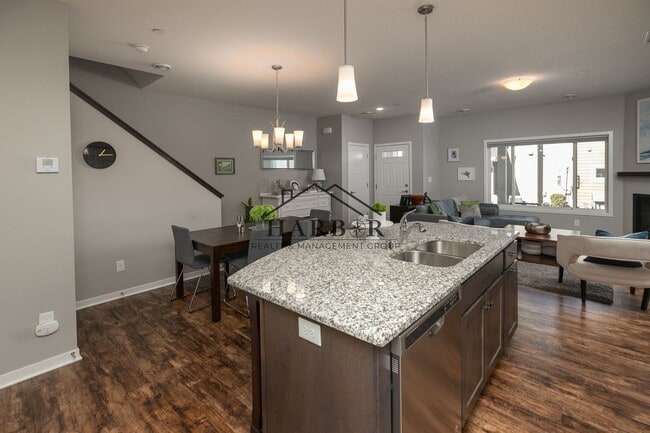 Building Photo - Contemporary 3 Bedroom Towhome in NW Roche...