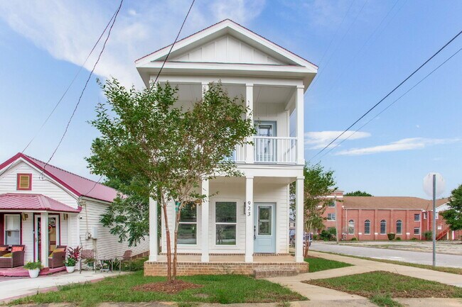 Building Photo - Build in 2025, 3 bed 3 bath near downtown!