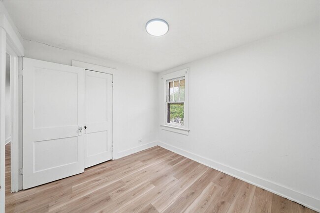 Foto del edificio - 1211 Emily St
