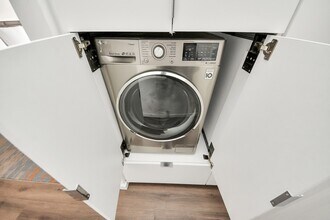 Building Photo - 1300 Lamar St