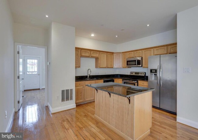 Building Photo - 580 50th St NE