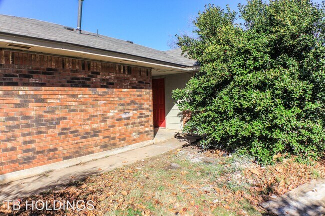 Building Photo - 2 br, 2 bath House - 601 NW 121st Terr.