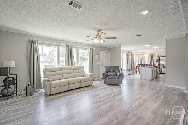 Foto del edificio - 75 Willow Ln