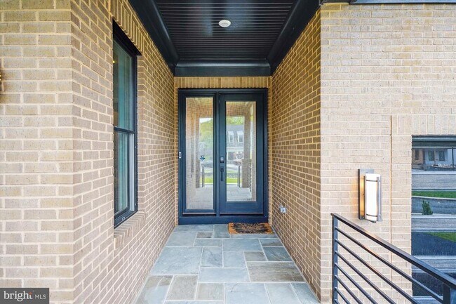 Foto del edificio - 6814 Silver Linden St