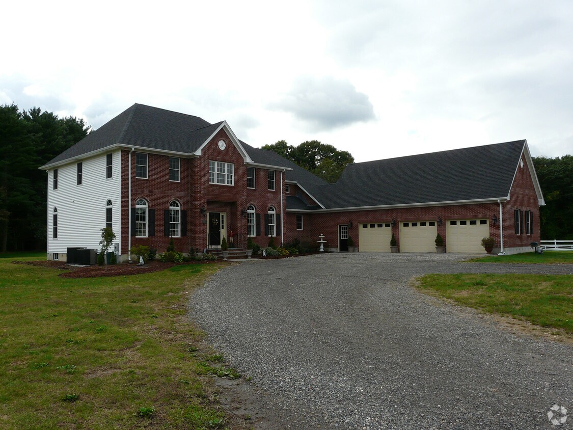 664 Adams St, Holliston, MA 01746 Apartments in Holliston, MA