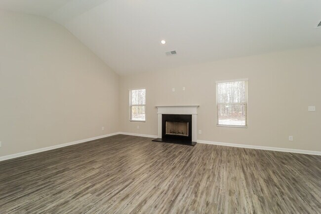 Building Photo - 309 Spruce Creek Ln