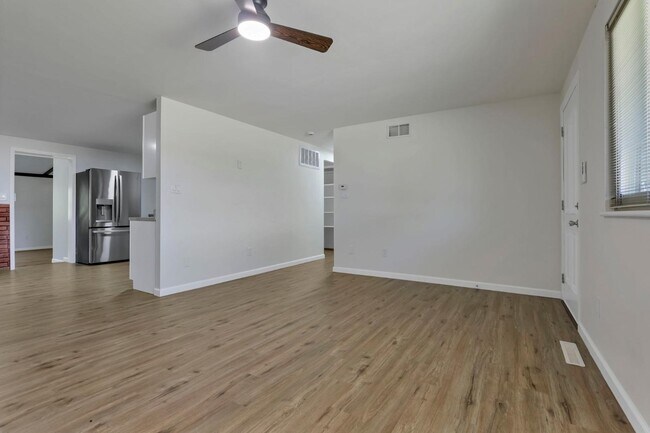 Foto del edificio - 1572 Ives Ave