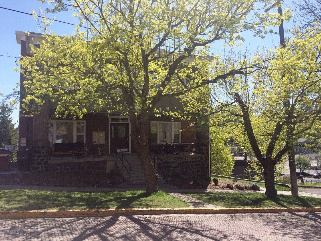 Primary Photo - 300 NE Maple St