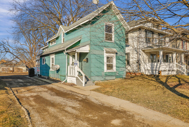 Building Photo - 416 W Saginaw St