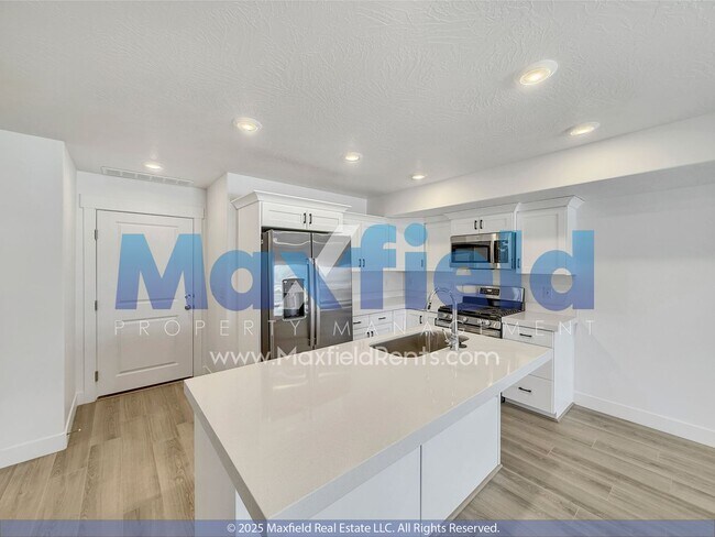 Foto del edificio - BRAND NEW - Modern 3-Bedroom, 2.5-Bathroom...