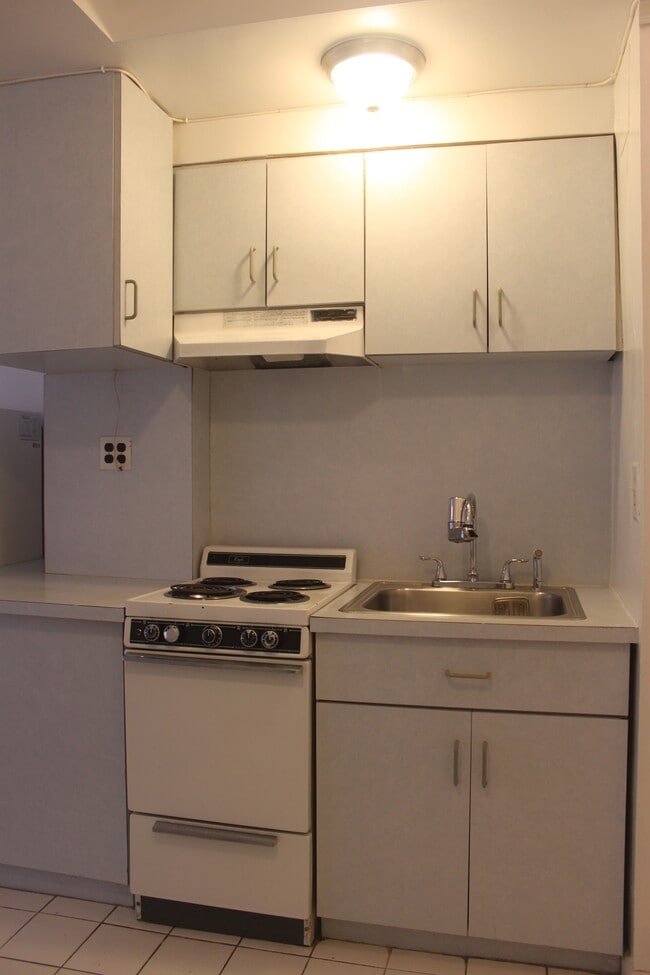 Building Photo - 310 Riverside Dr