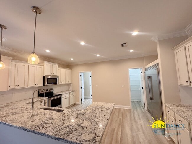 Building Photo - $500 OFF in NOVEMBER: Move-In Special!