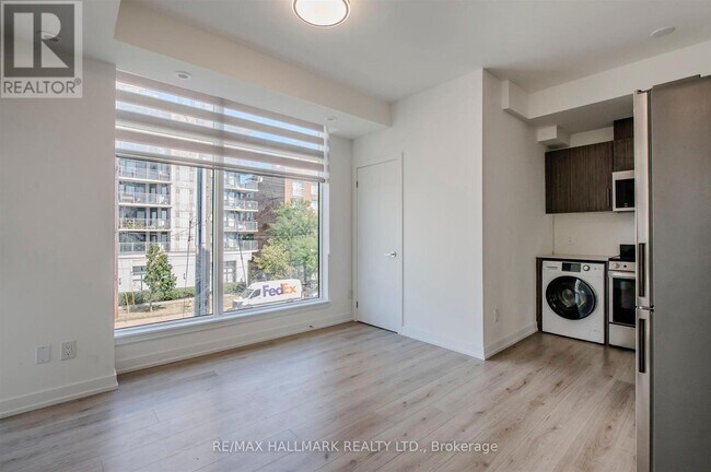 Photo du bâtiment - 3RD FLOOR - 34-851 SHEPPARD AVENUE W