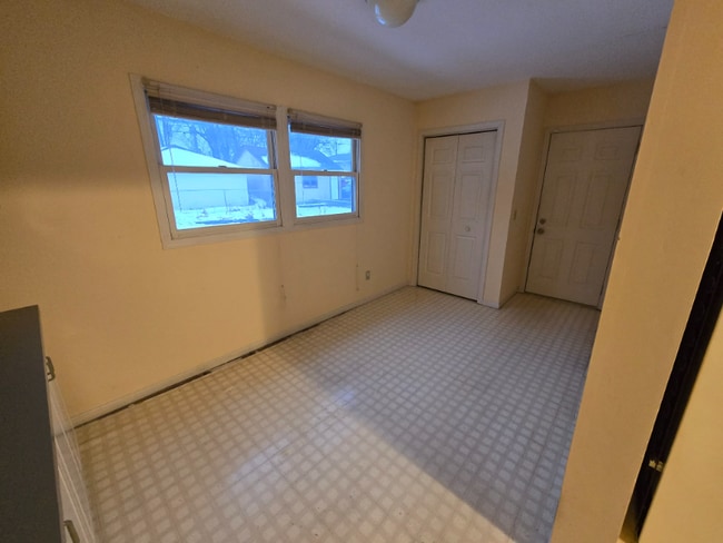 Building Photo - 2906 N Knox Ave