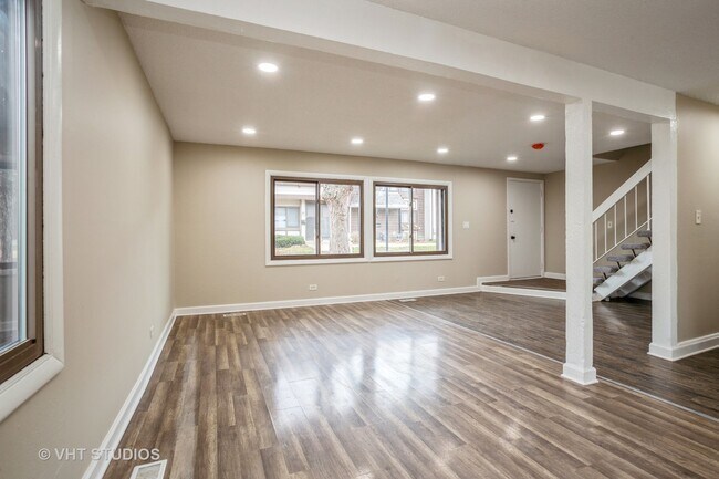 Building Photo - 5500 Carmel Dr