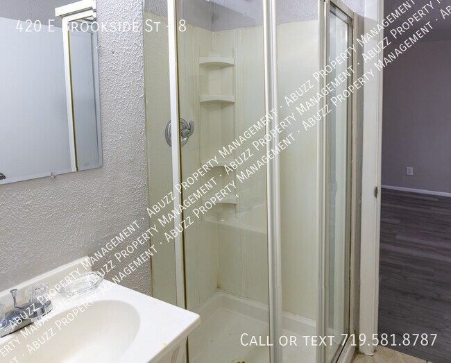 Building Photo - 420 E Brookside