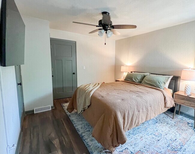 Foto del edificio - 3381 S Howell Ave