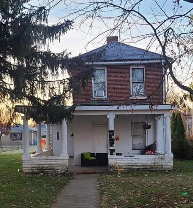 Building Photo - 778 E Main St
