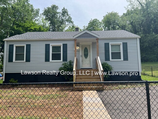 Building Photo - One Level Three Bedroom One Bath Ranch