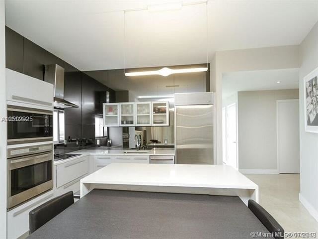 Building Photo - 2020 N Bayshore Dr