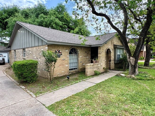 Building Photo - 21802 Rotherham Dr