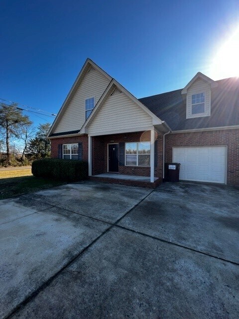 Primary Photo - 275 Dale Ln