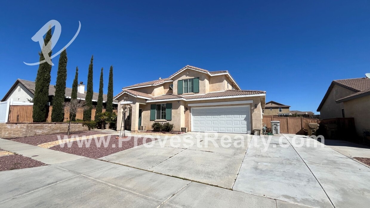 Primary Photo - Huge 4 Bed 3.5 Bath in Hesperia!!!