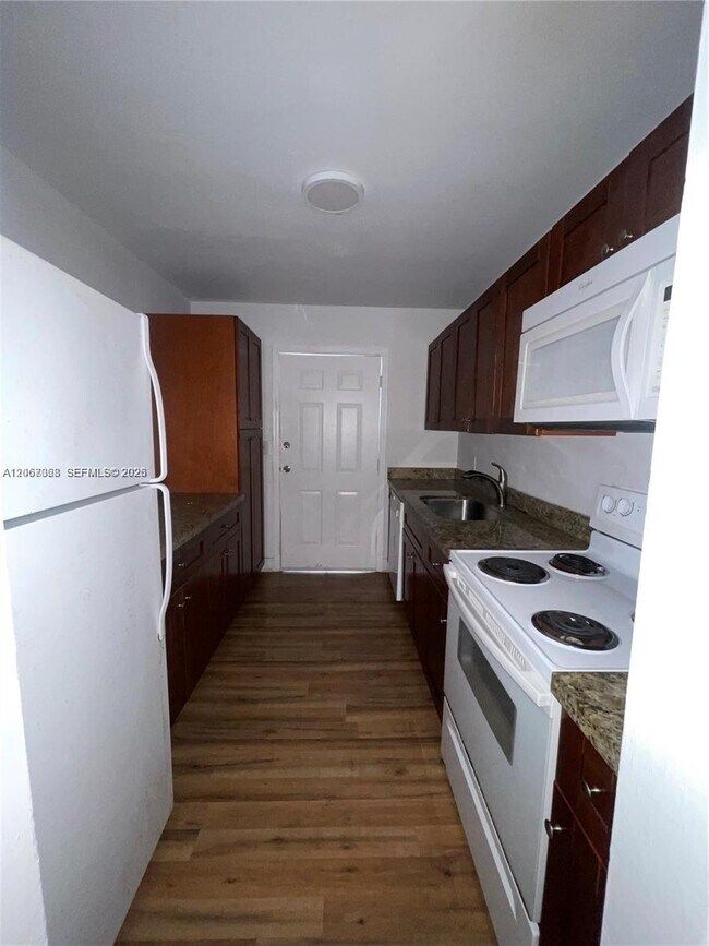 Foto del edificio - 1388 NW 101st St