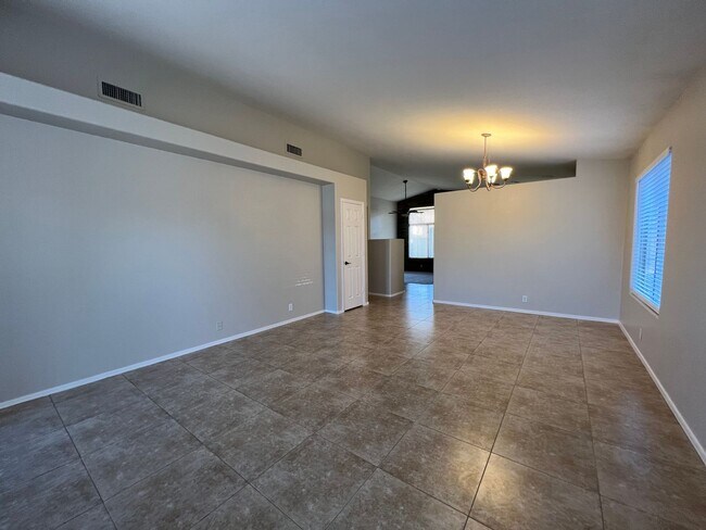 Foto del edificio - Priced for a November move-in ~Augusta Ran...