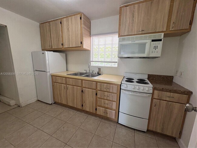 Foto del edificio - 410 Pinecrest Dr