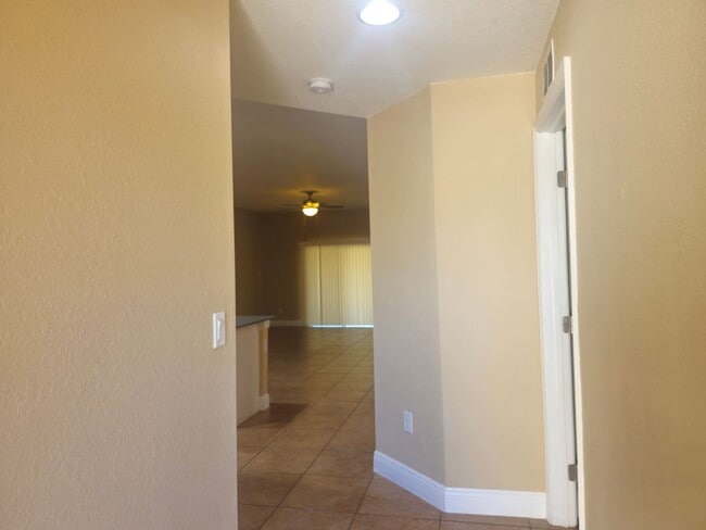 Building Photo - 3 Bedroom 2 Bath 1 Car Garage Duplex In a ...
