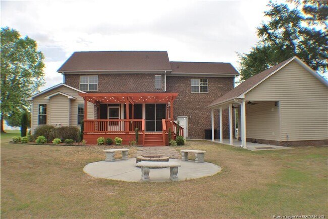 Foto del edificio - 845 Log Cabin Dr