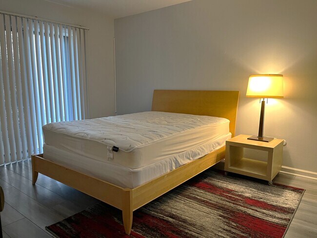 Foto del edificio - 6105 Knoll Valley Dr