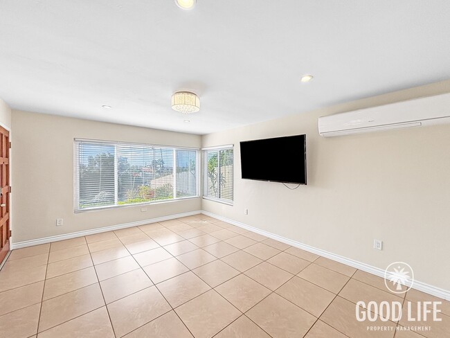 Foto del edificio - Charming 3BD/2BA House in Encanto W/ TVs, Multiple A/C Mini-Splits, Shared Backyard & Laundry!