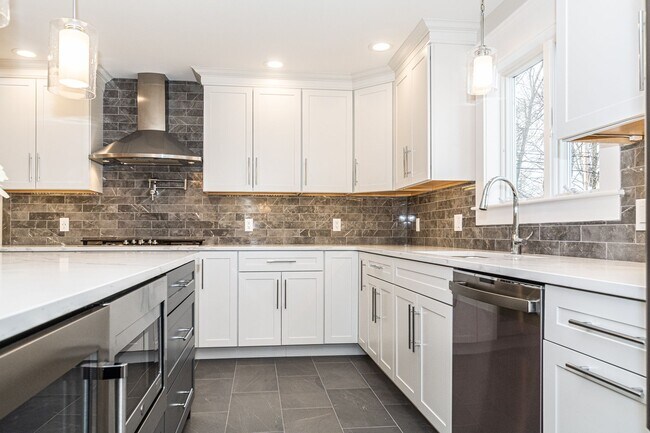 Building Photo - 250 Ash St