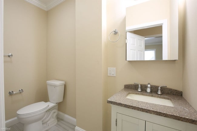 Building Photo - 4 br, 2 bath  - 244 Paris St Unit 3