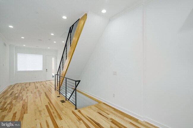 Building Photo - 1450 S 27th St