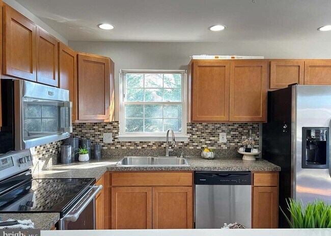 Foto del edificio - 7741 Edgewood Ave