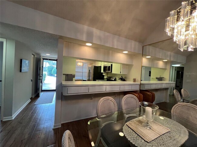 Foto del edificio - 9303 Golf View Dr