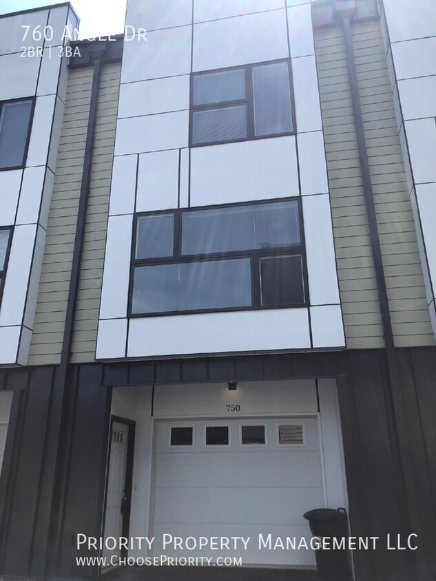 Photo - 760 Angle Dr-