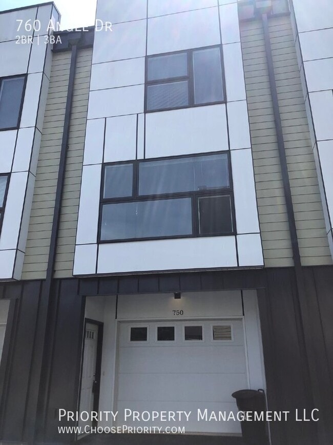 Photo - 760 Angle Dr Townhome