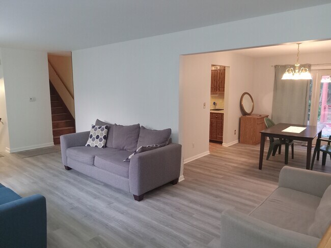 Building Photo - 2004 S Hamilton St