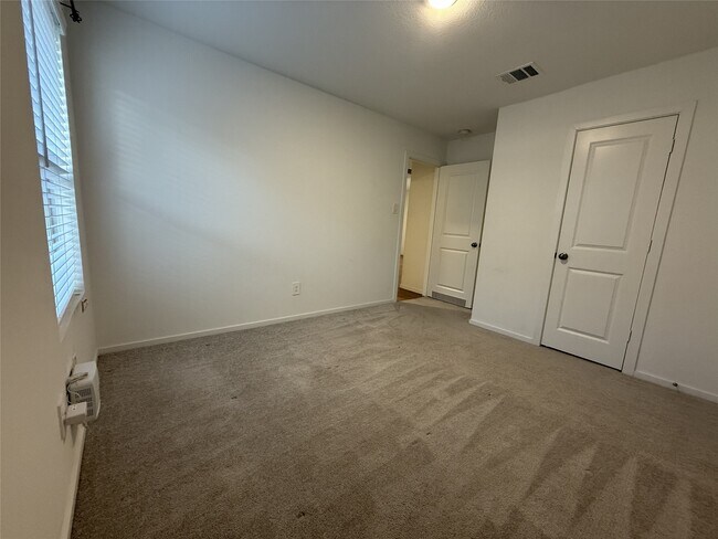 Foto del edificio - 529 Falling Cave Dr