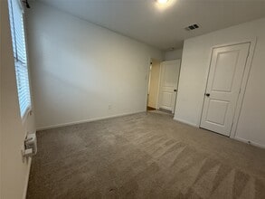 Building Photo - 529 Falling Cave Dr